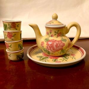 April Cornell 7-Piece Tea Set